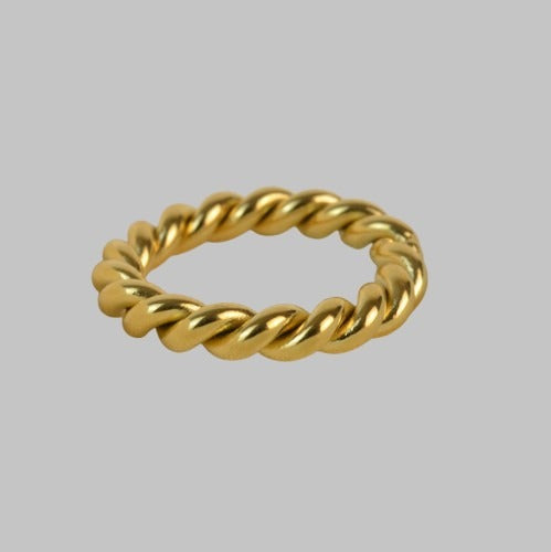 Twist Ring